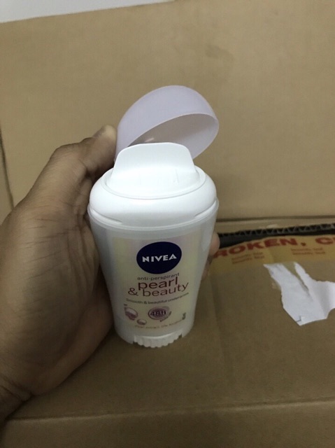 SÁP NGĂN MÙI NIVEA NGỌC TRAI ĐẸP QUYẾN RŨ 40ml