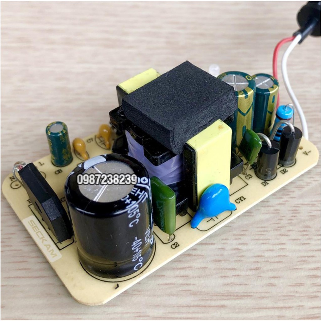 Sạc pin sắt LifePO4 14.6V 2.5A tự ngắt khi pin đầy có đèn led báo trình trạng sạc