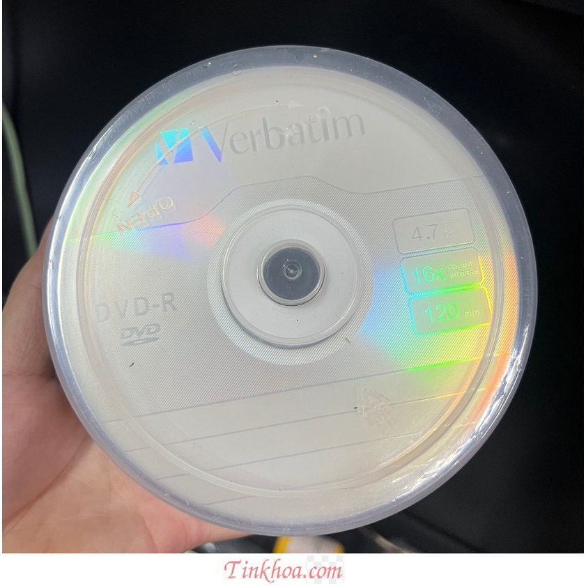 Lốc 25 đĩa trắng DVD-R Verbatim màu trắng.