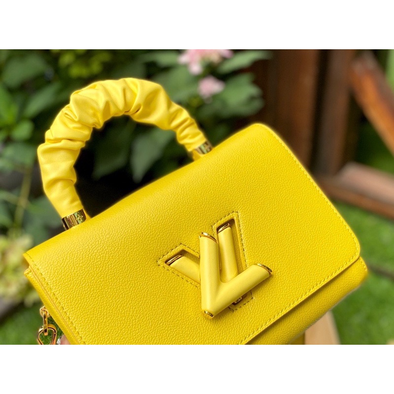 Túi đeo chéo twist handle lv