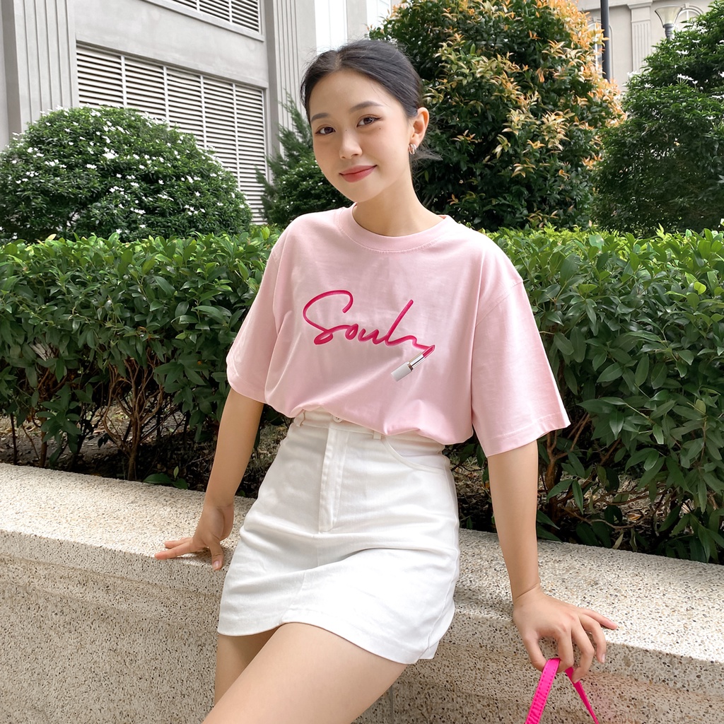 Áo thun unisex In Soul Lipstick form basic 100% cotton SOUL OF A NATION - Đen/Hồng