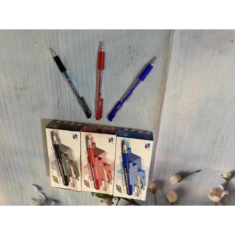 Hộp 20 chiếc bút bi 025