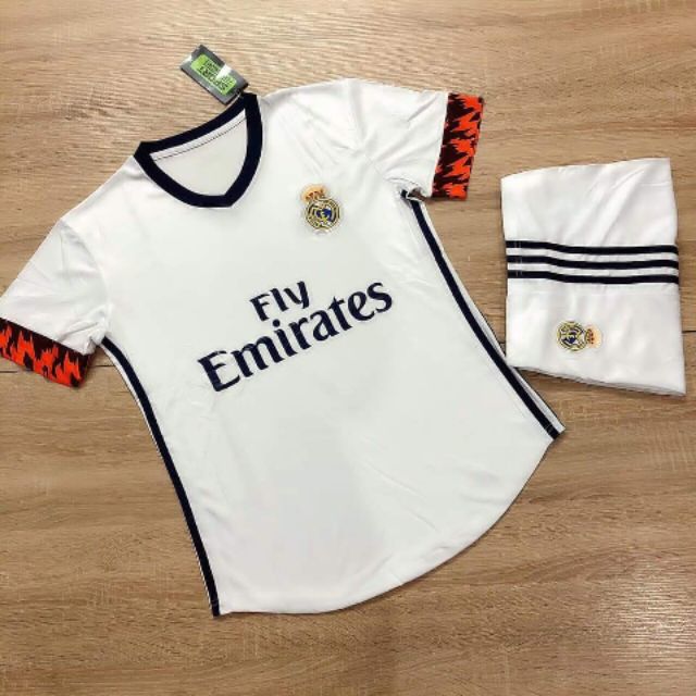 Áo bóng đá: CLB Real Madrid trắng
