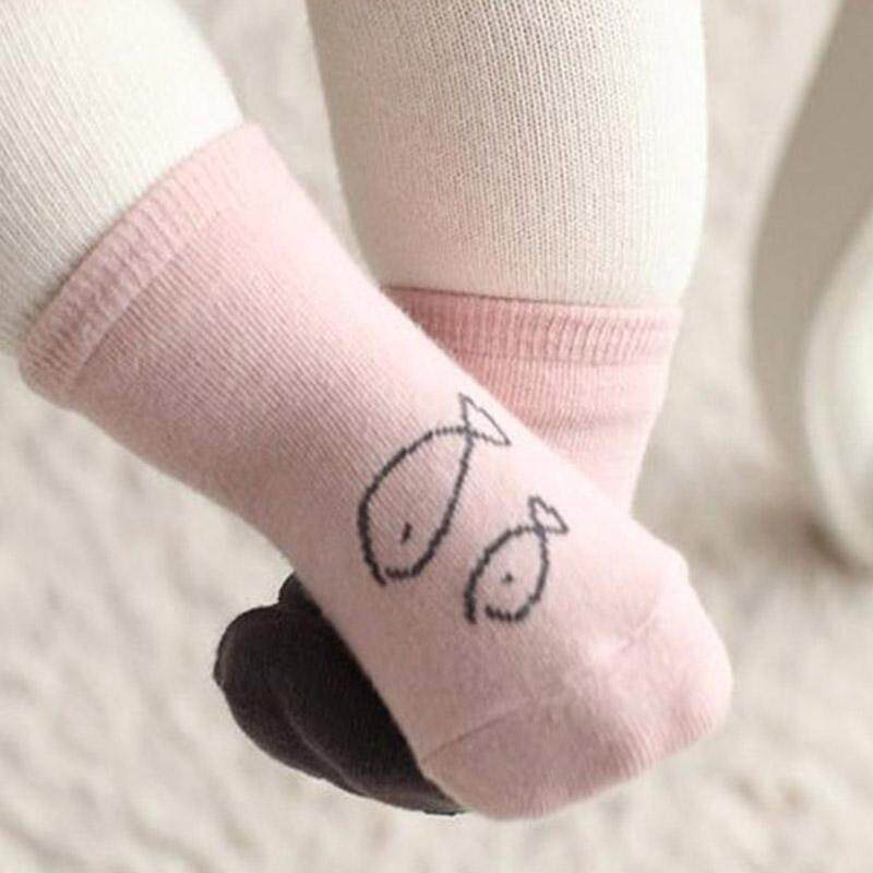 Vớ cotton chống trượt họa tiết xinh xắn cho các bé