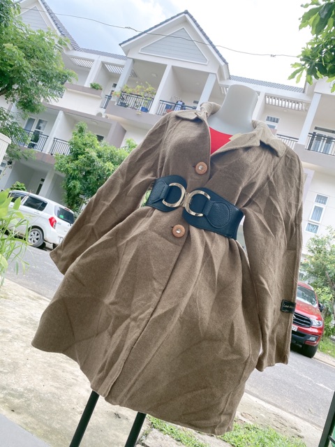Khoát dạ ép màu nâu dáng ngắn