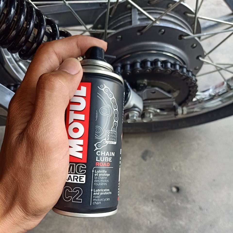 COMBO NHỚT MOTUL 7100 - 1L + XỊT SÊN MOTUL C2 - 150ML