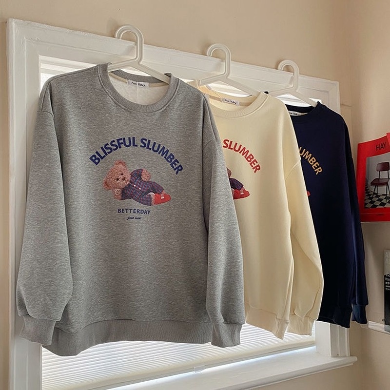 Áo Sweater lót nhung cổ tròn tay dài dáng rộng in hình gấu dễ thương cho nữ