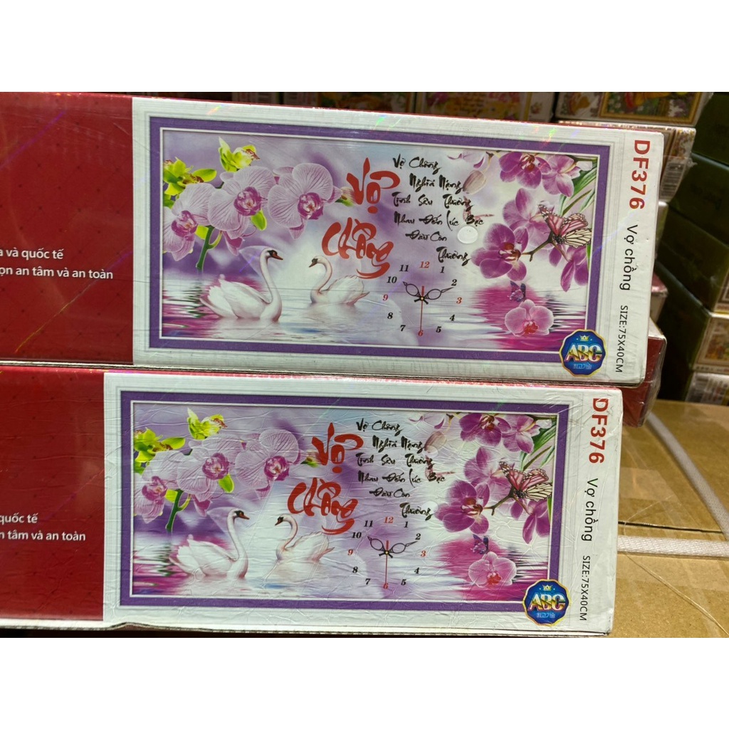 Tranh đính đá vợ chồng KT:75x40cm. Tranh gắn đá chưa làm.