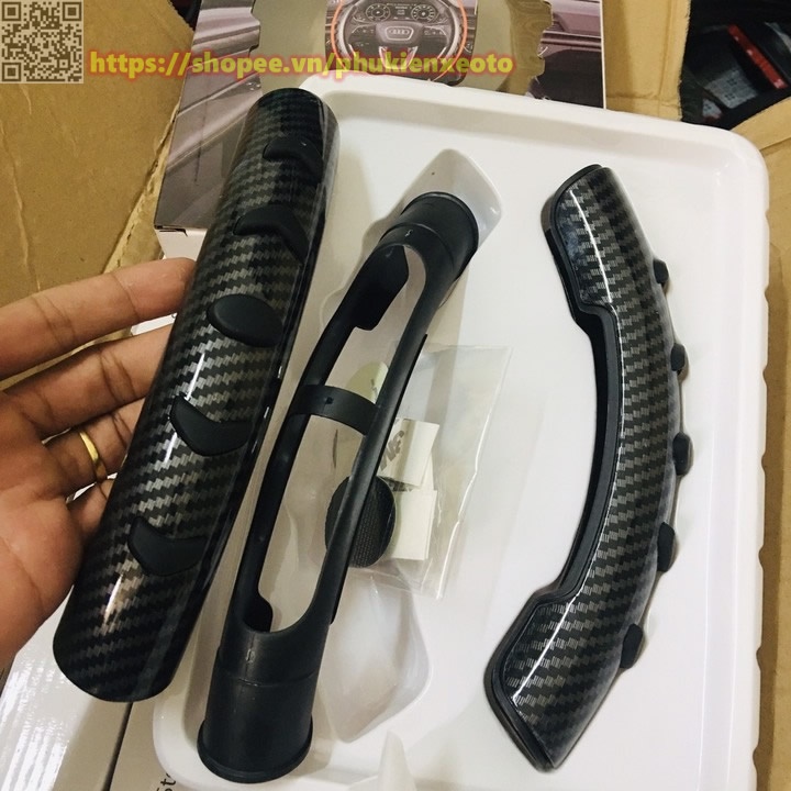 Ốp vô lăng ô tô vân Carbon chống trược cao cấp