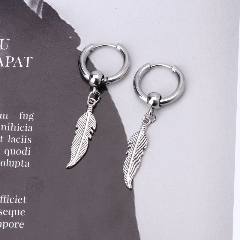 Khuyên tai hình chiếc lá phong cách Hàn Quốc