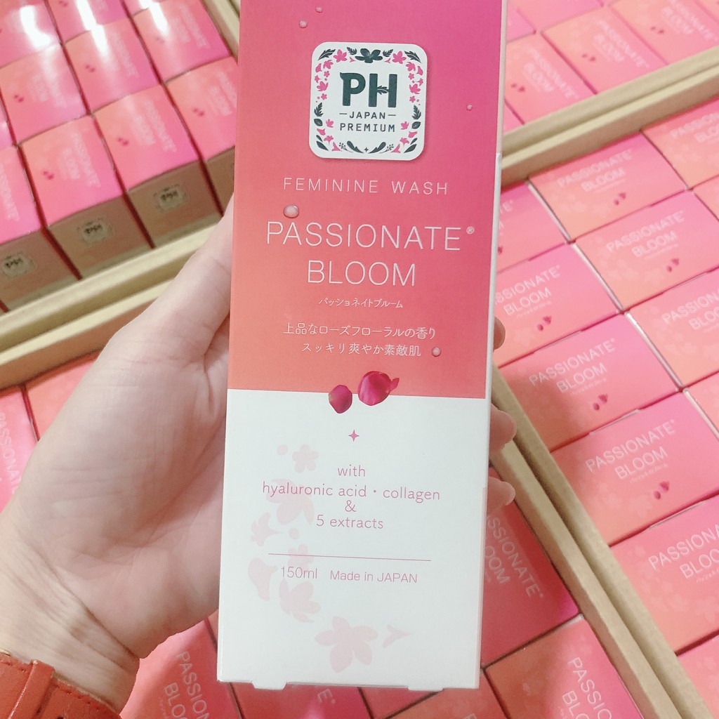 Dung dịch vệ sinh phụ nữ PH Care Passionate Bloom 150ml mẫu mới