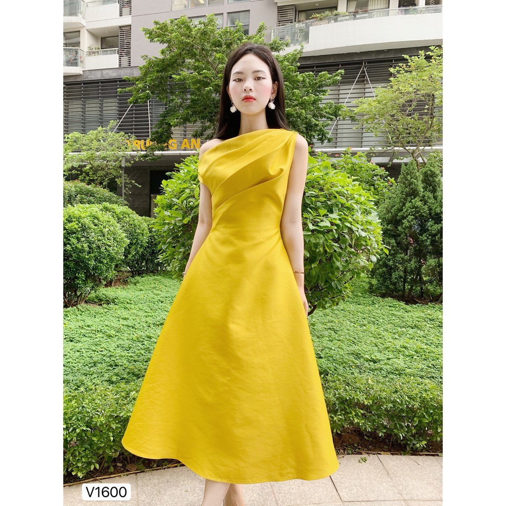 Váy vàng xòe lệch vai V1600 - ĐẸP SHOP DVC ( Ảnh mẫu và ảnh trải sàn do shop tự chụp )