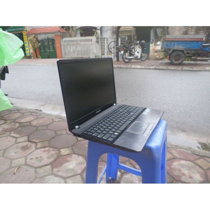 Laptop cũ, Samsung np300e4z, Core i3 2330M , ram 4g, 14 inch led HD