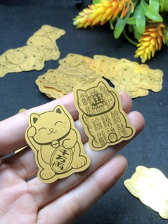 Mèo mạ vàng 24k