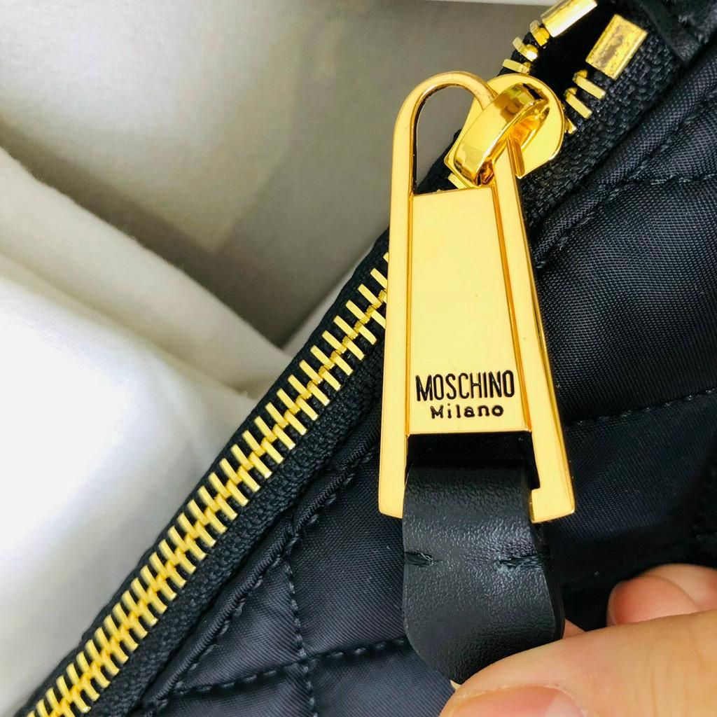 Ví cluth Moschino