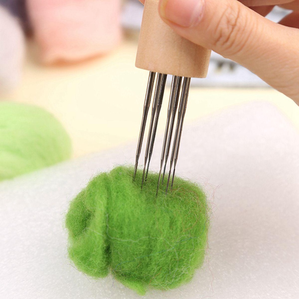 Dụng Cụ Đục Lỗ Kim Loại Với Tay Cầm Bằng Gỗ Bền Bỉ