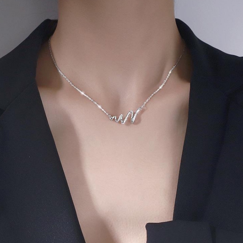 Dây Chuyền Mặt Trái Tim Đính Đá Sang Trọng