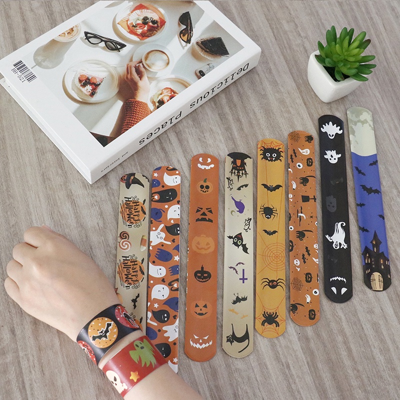 1 Vòng Tay Đồ Chơi Họa Tiết Bí Ngô / Ma Quỷ Độc Đáo Cho Bé