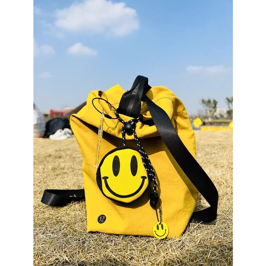 Niche design ins coin purse small mini headphone bag hanging neck tide brand smiley key storage bag pendant