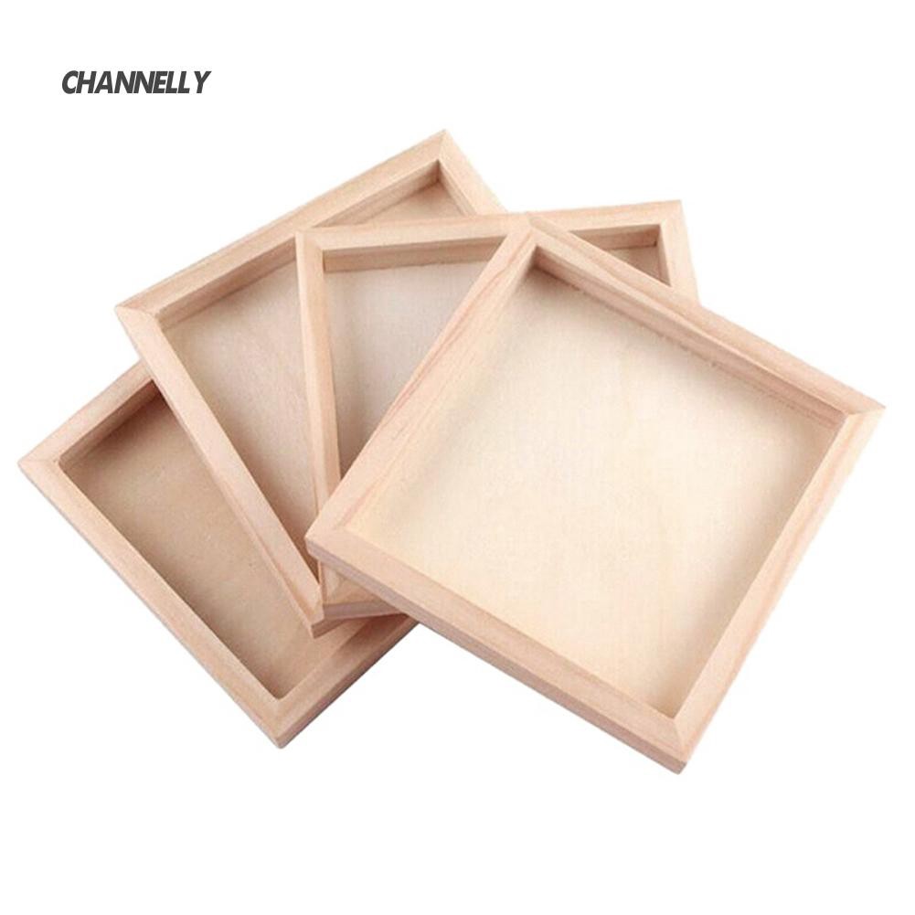 Khay gỗ đựng đồ với kích thước 12cm x 12cm x 1.3cm tiện dụng