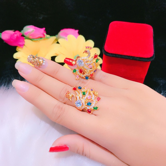 Nhẫn nữ kiểu chim công dát vàng 18k đính đá màu