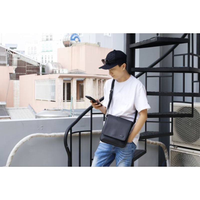 Túi đeo chéo Men's Classic Petit Piqué Flap Bag thiết kế đơn giản 2 ngăn tiện lợi phù hợp đi học, làm việc