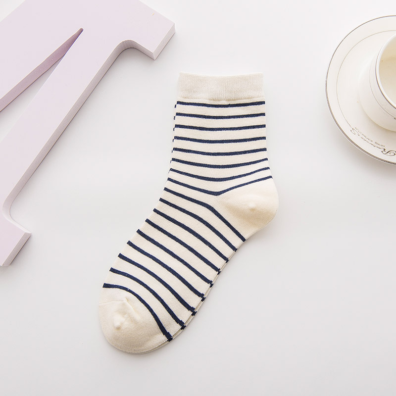 Vớ cổ cao họa tiết trẻ trung dành cho nữ