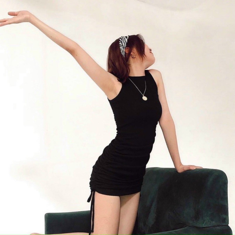 đầm sát nách rút dây đen