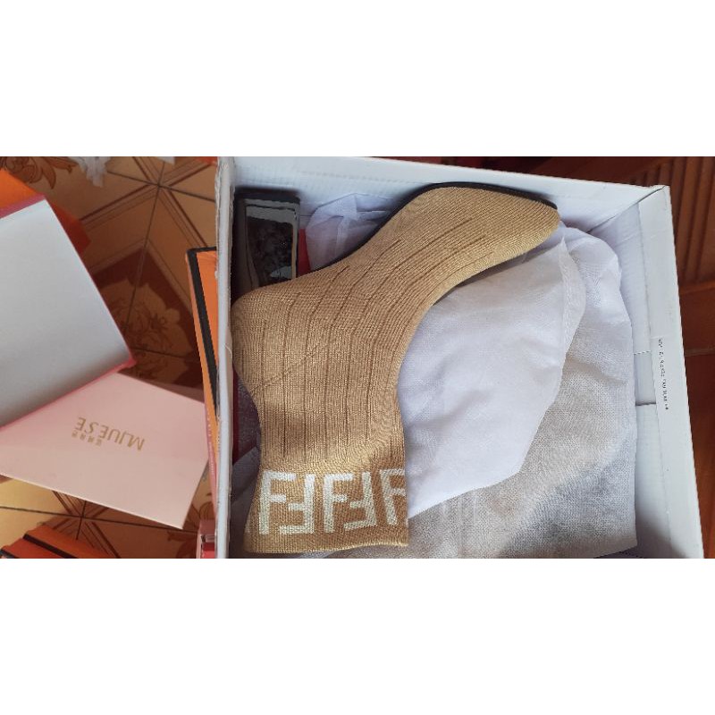 Bốt cổ lỡ. | BigBuy360 - bigbuy360.vn