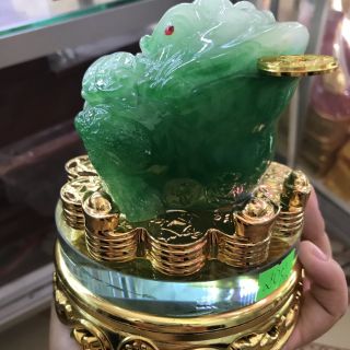 Ông cóc xoay ngọc xanh