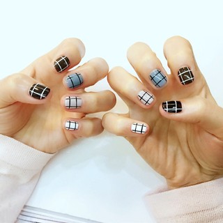 Bộ 24 Móng Tay Giả Sọc Đen Trắng cute  (keo dán)