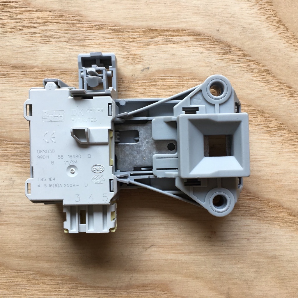 Công tắc cửa máy giặt Electrolux dẹt [SẴN HÀNG] khóa cửa máy giặt Electrolux ba chân