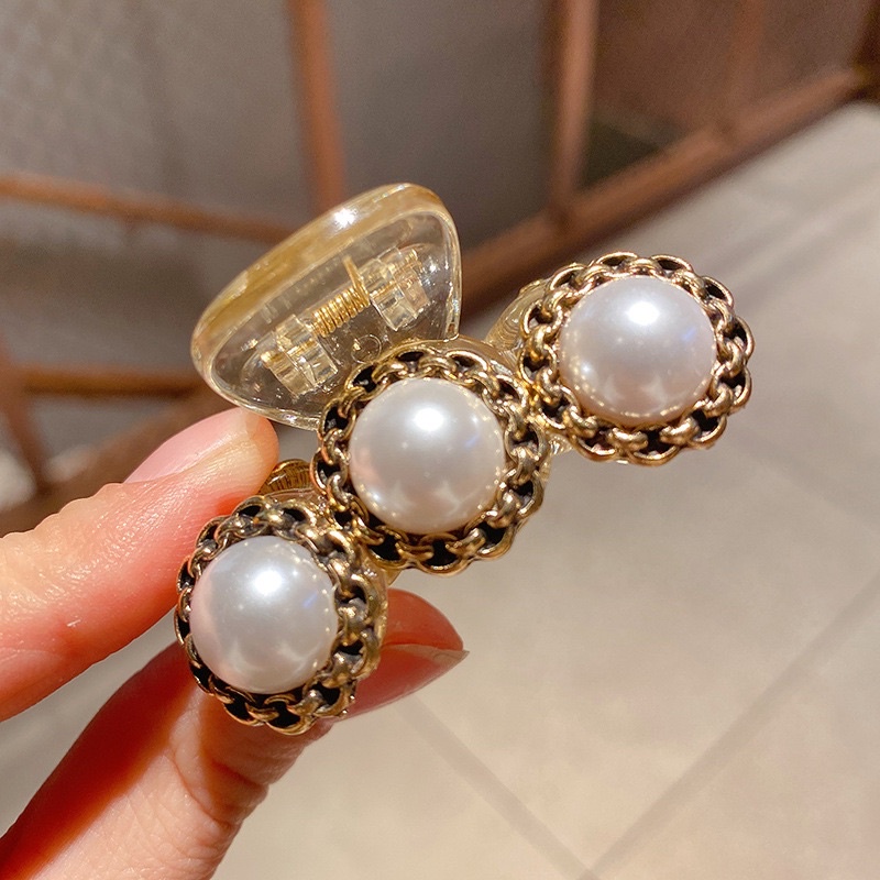 Kẹp càng cua đính ngọc trai tiểu thư phong cách Hàn Quốc