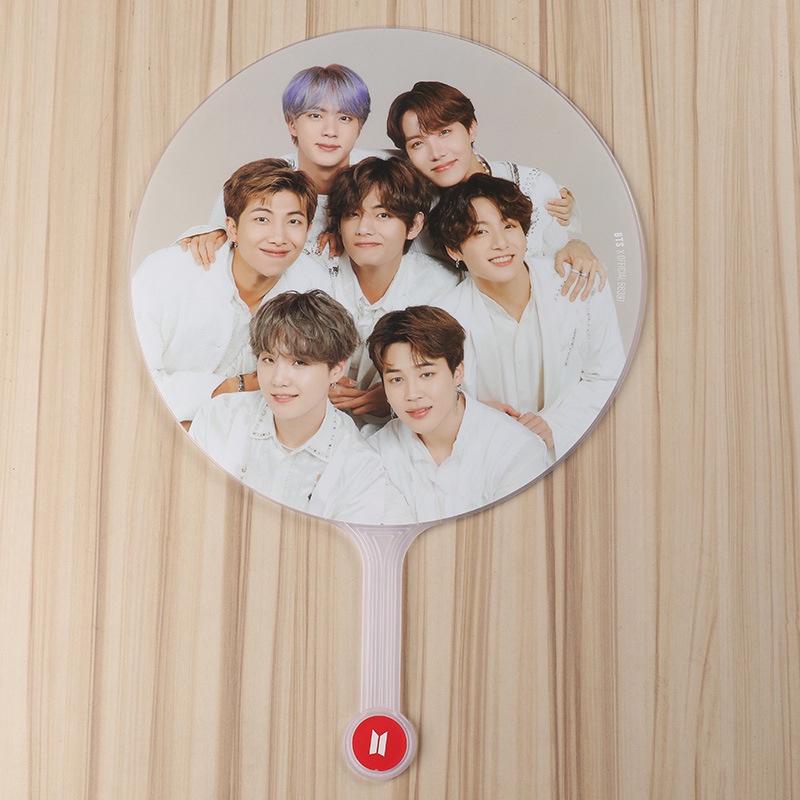 Quạt Cầm Tay Bằng Nhựa PVC In Hình Nhóm Nhạc Bts