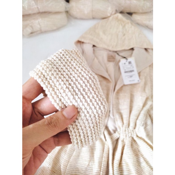 Áo khoác cardigan len có nón, dây rút thắt lưng, màu kem