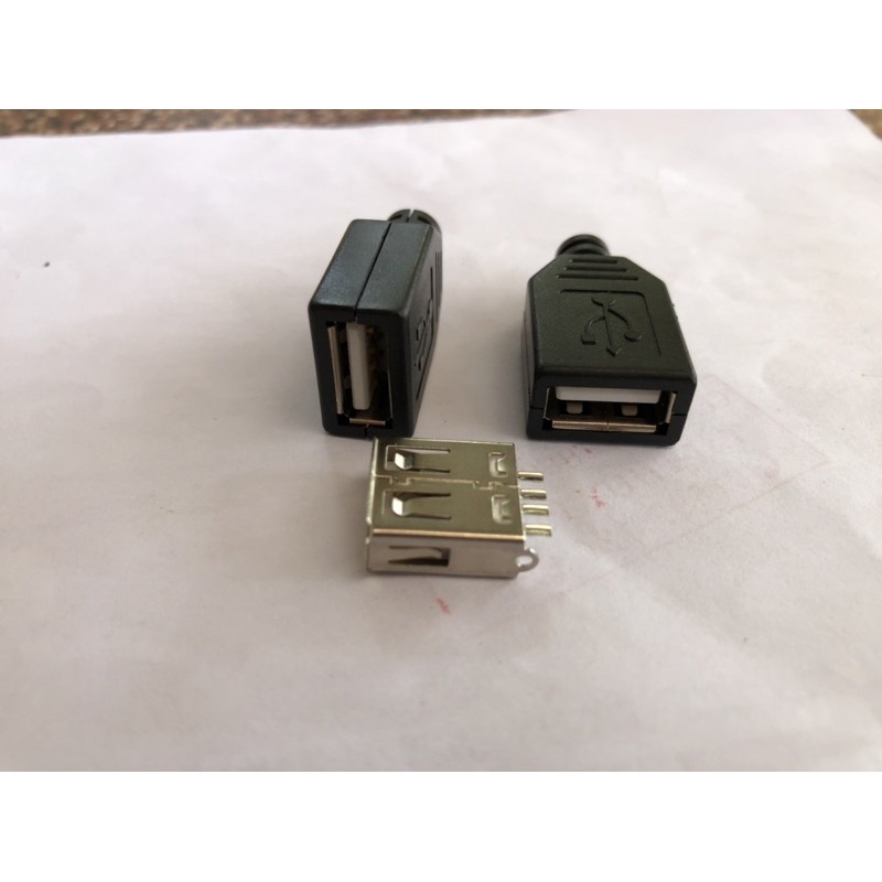 Đầu USB type A, có vỏ bọc, 4 pin chân hàn.