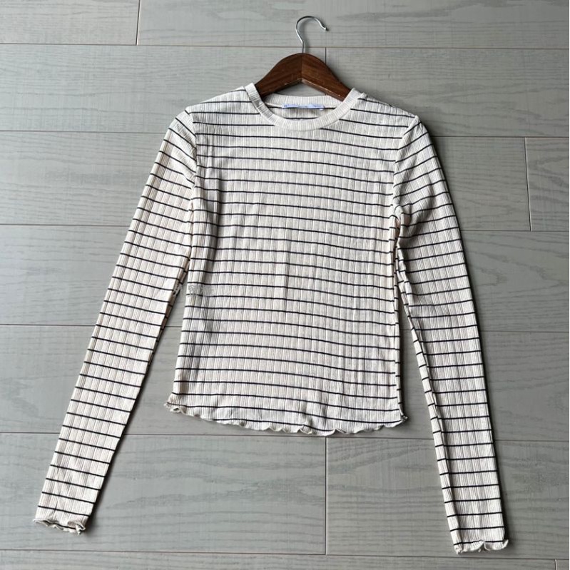 Áo knit ôm body kẻ sọc đen MNG