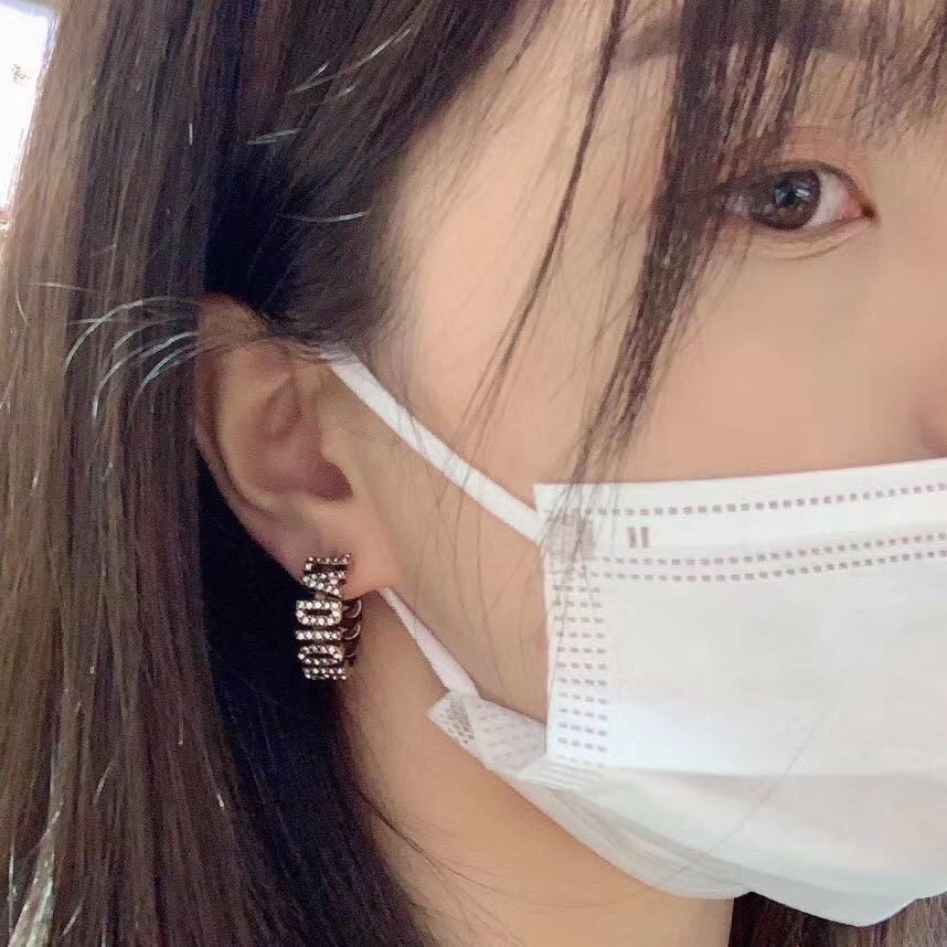 Bông Tai Chữ D Đính Kim Cương Thời Trang Thanh Lịch Sang Trọng Tinh Tế