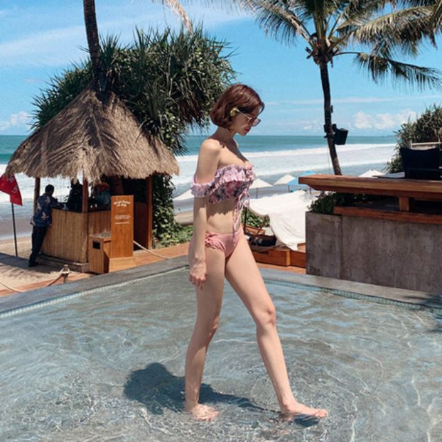 Bikini nhún bèo trễ vai hoa tông màu hường