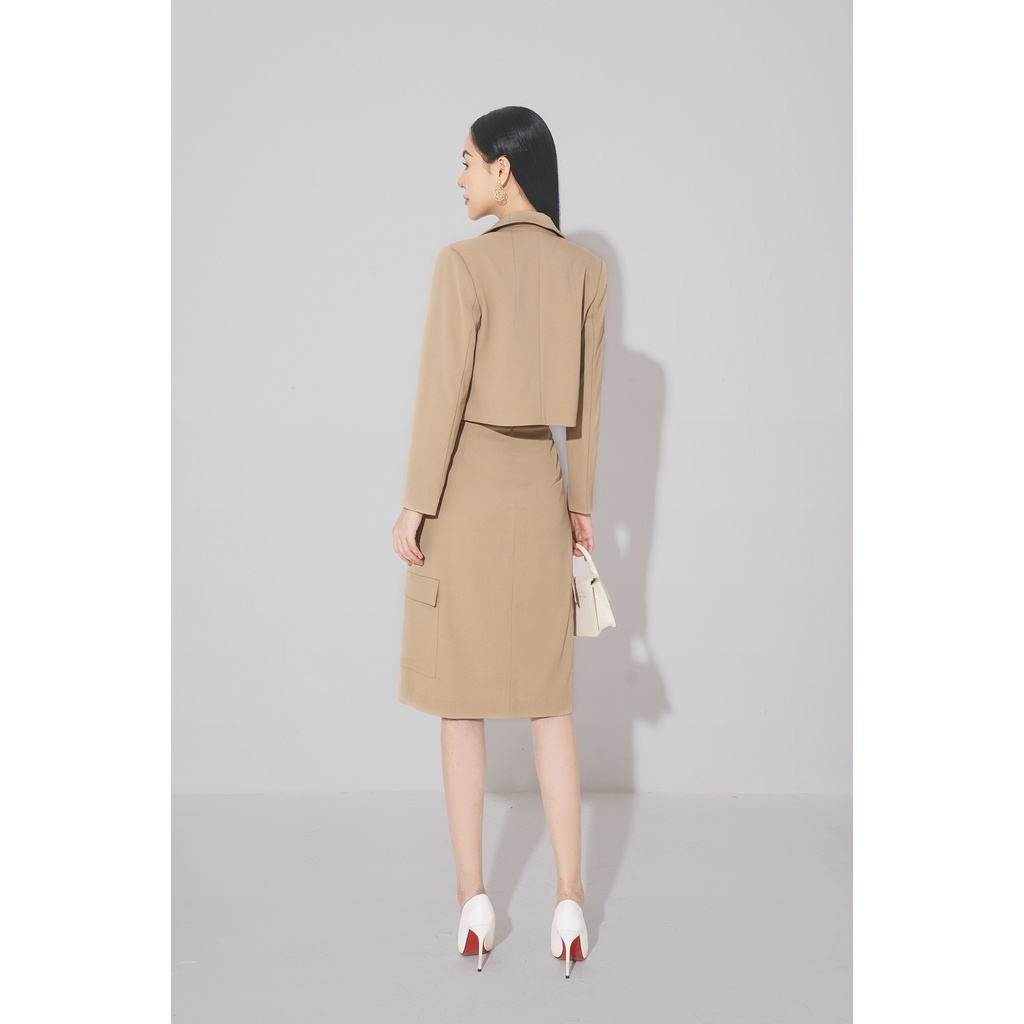 [Mã LT200 giảm 200K đơn 699K] Áo vest công sở tay dài dáng croptop Eva De Eva 21AVAE001B | BigBuy360 - bigbuy360.vn