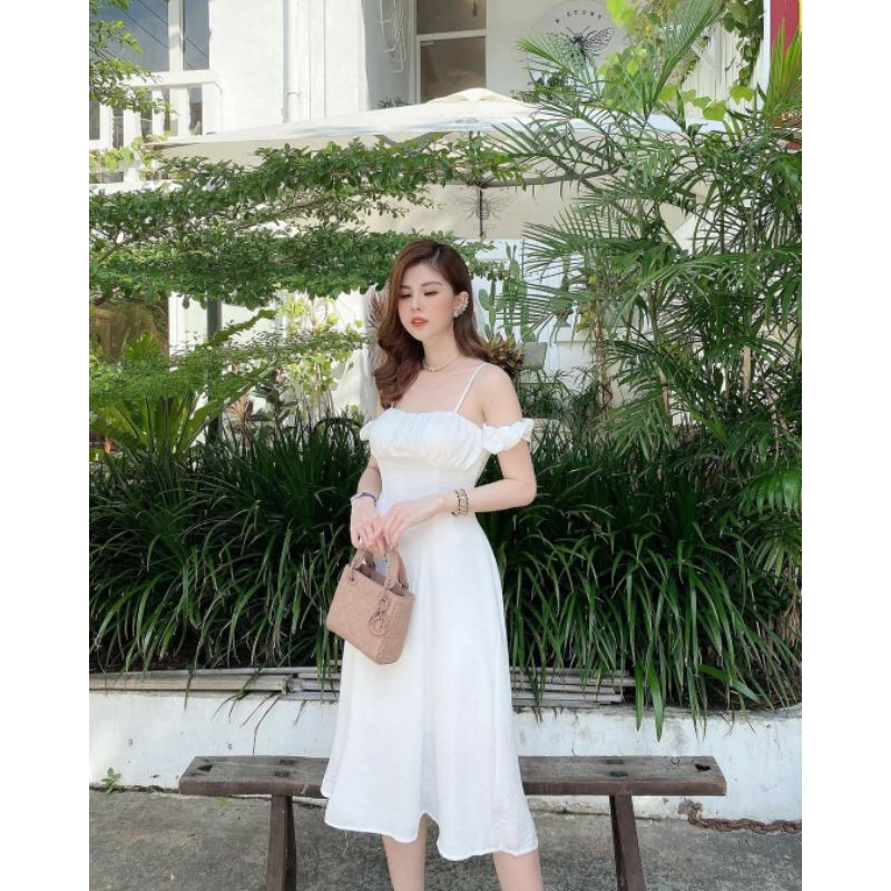 Váy trắng trễ vai