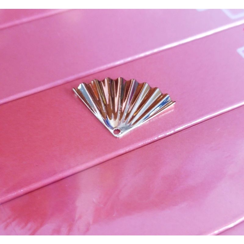Charm xỏ DIY hình cánh quạt xoè cao cấp làm vòng handmade