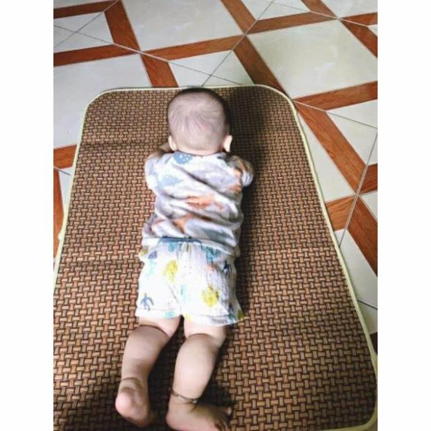Chiếu lục bình Hiền Trang cho bé 2 lớp có chống thấm 60x95cm, có lỗ thoáng khí. Chiếu lót sơ sinh - 2X MART