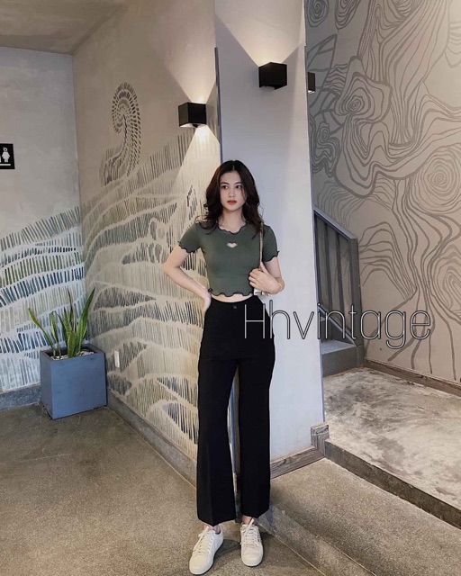 Áo thun gân croptop khoét tim | BigBuy360 - bigbuy360.vn