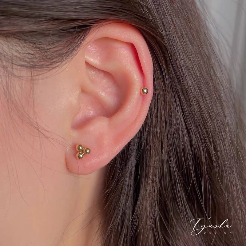 1 chiếc bông tai thép y tế đầu bi basic