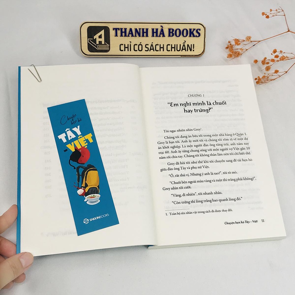 Sách - Chuyện hẹn hò Tây Việt - &quot;Xin lỗi em đôi mắt màu hạnh nhân&quot; (Kèm bookmark)