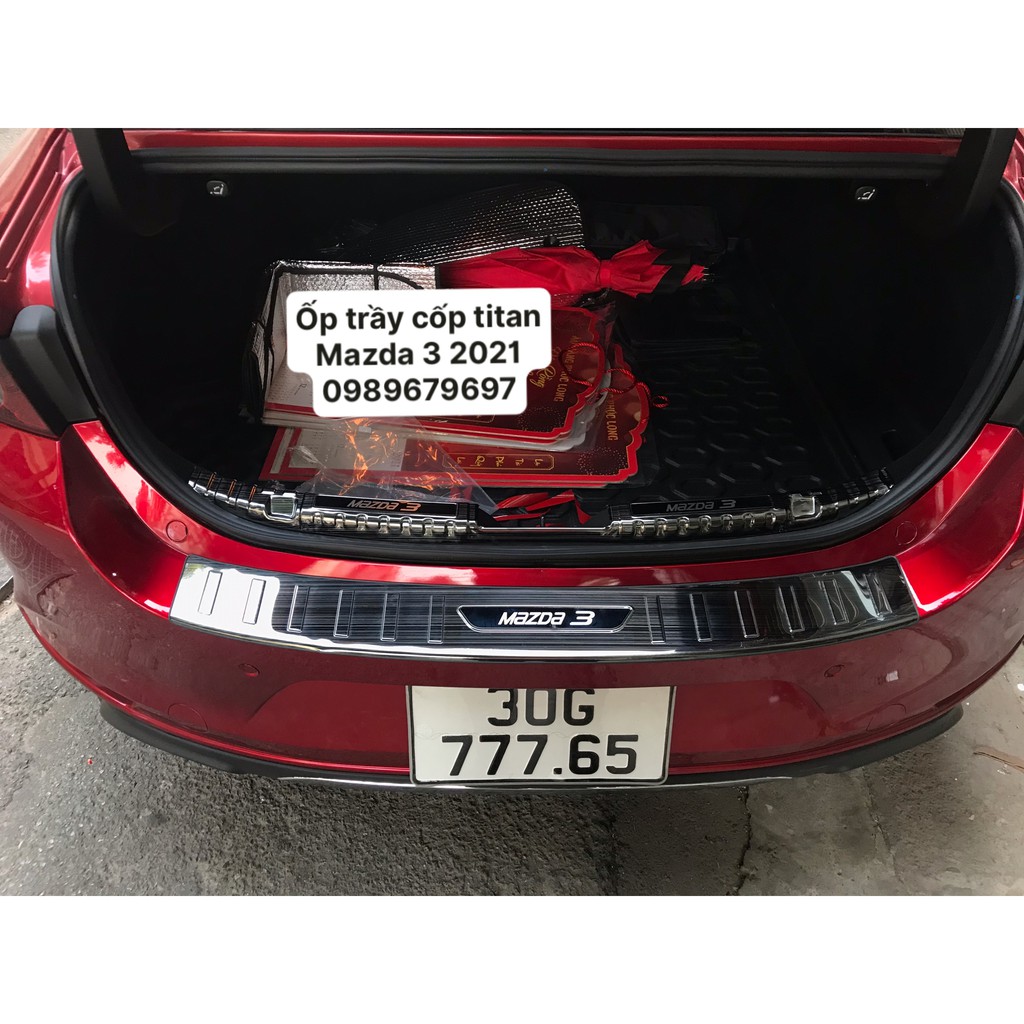 Ốp trầy cốp xe Mazda 3 2021-2023, Chất liệu hợp kim Titan cao cấp