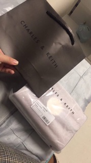 Túi xuất charles & keith