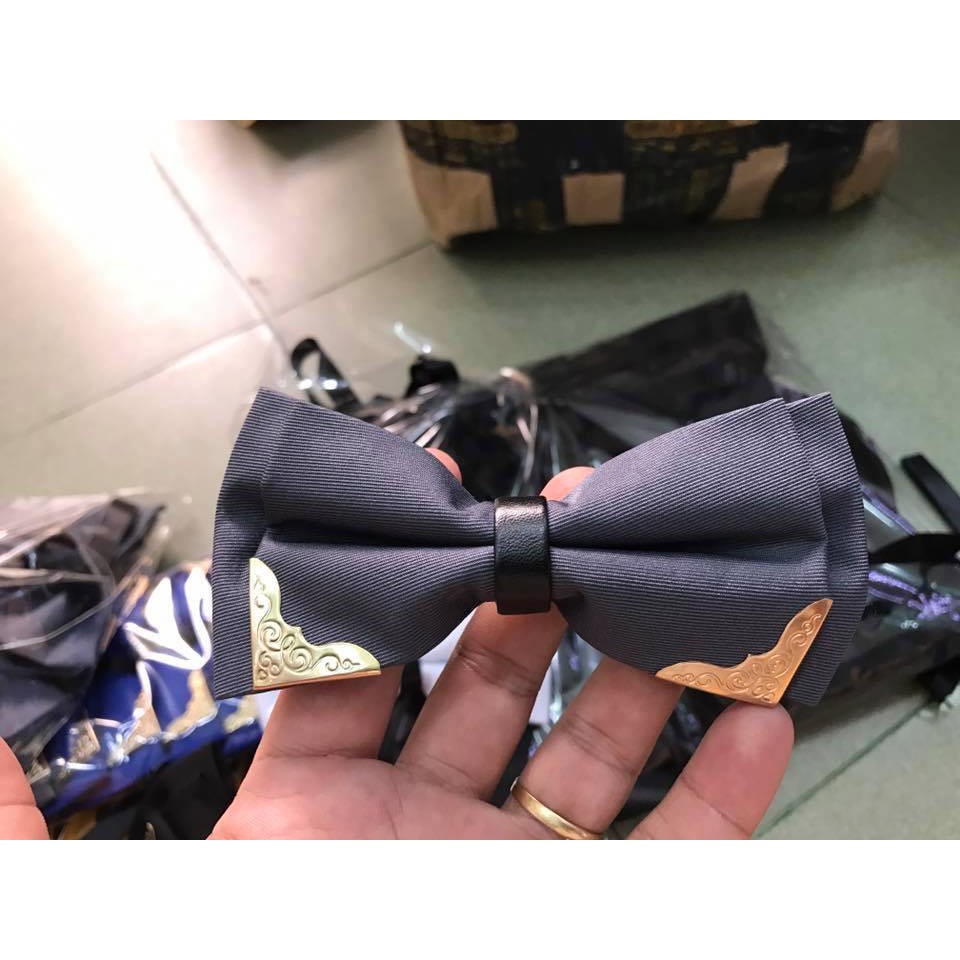 Nơ vuông bọc cạnh cho chú rể - MC