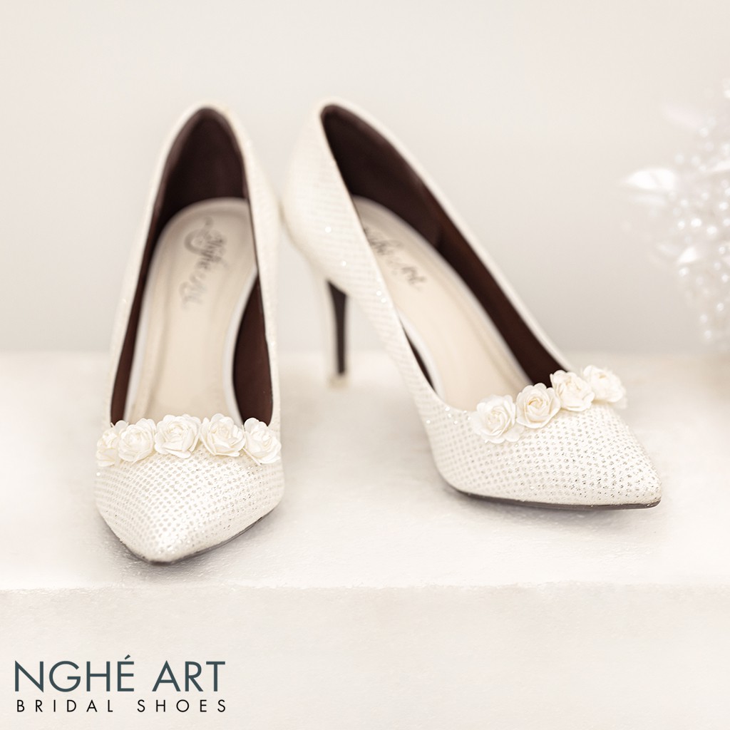 Giày cưới Nghé Art giày cưới kim tuyến hoa hồng lụa trắng 217